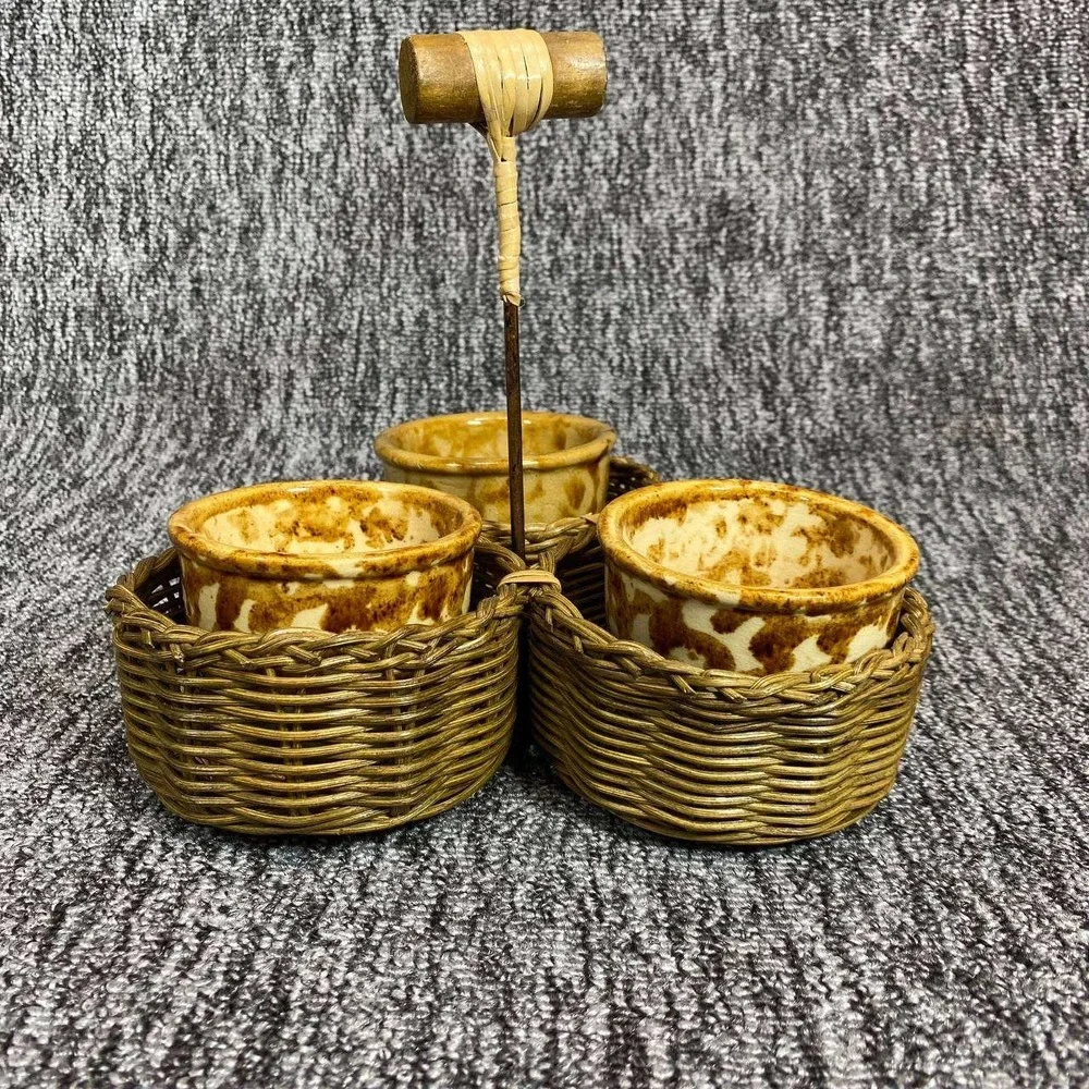 Unbranded sponge pottery